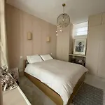 Charming Apartment For 4 People Paris 14